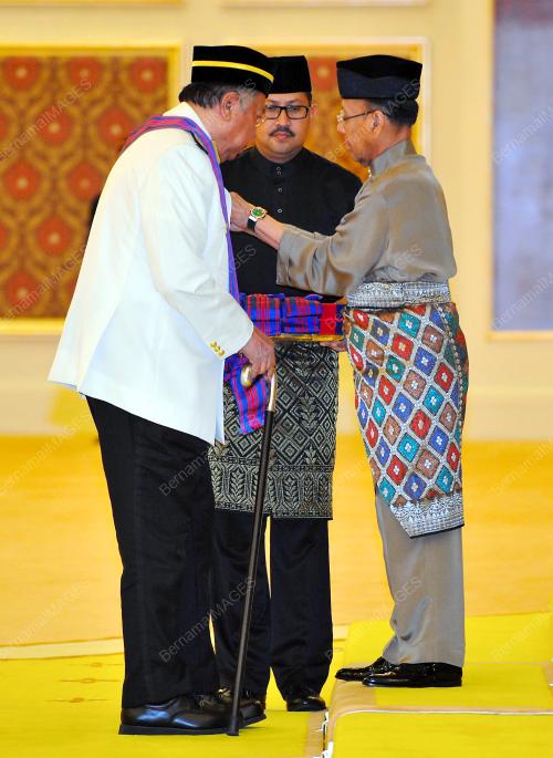 KL10_07112013_AGONG_PINGAT