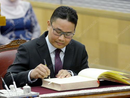 KL10_07122016_ANGKAT_SUMPAH