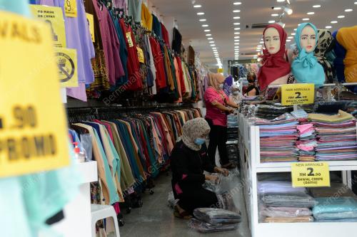 KEDAI PAKAIAN BEROPERASI