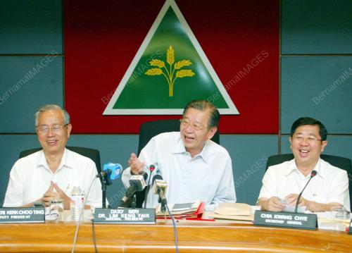 DR LIM KENG YAIK