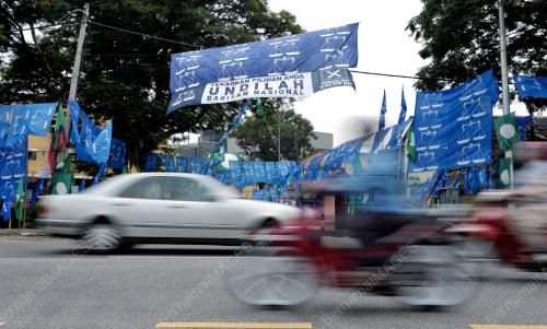 KL10_08042013_BENDERA