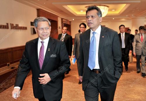 DATUK SERI MUSTAPA MOHAMAD