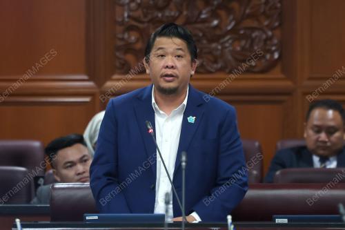 DATUK LUKANISMAN AWANG SAUNI