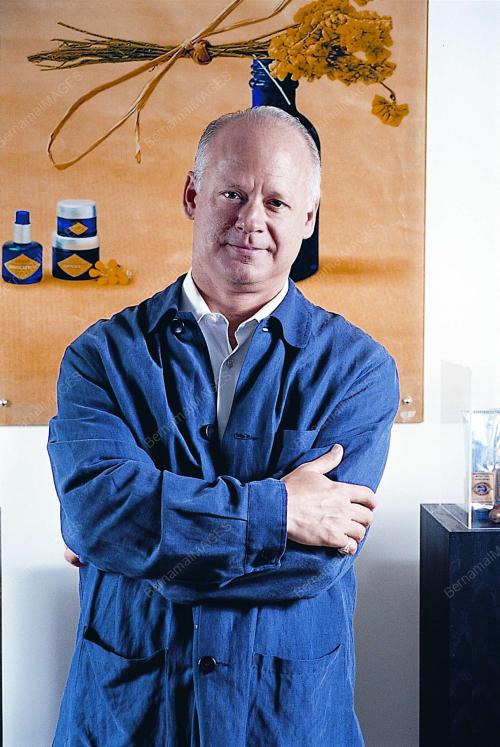 ANDRE J.HOFFMANN