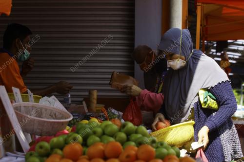 BERBELANJA PADA KEPERLUAN HARIAN