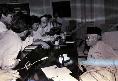 JULAI 1990 D