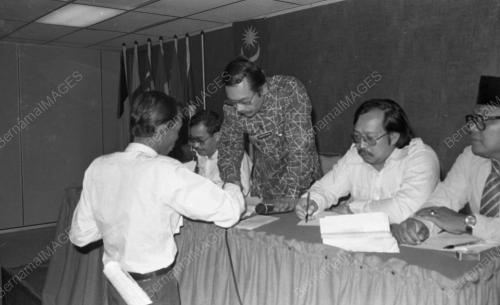 KL10_10032015_UMNO