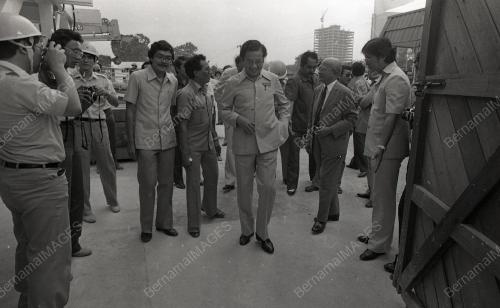 DR. MAHATHIR MOHAMAD