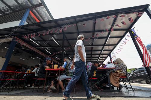 MENAIK TARAF PUSAT PENJAJA