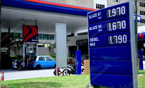 TINJAUAN PENURUNAN HARGA MINYAK