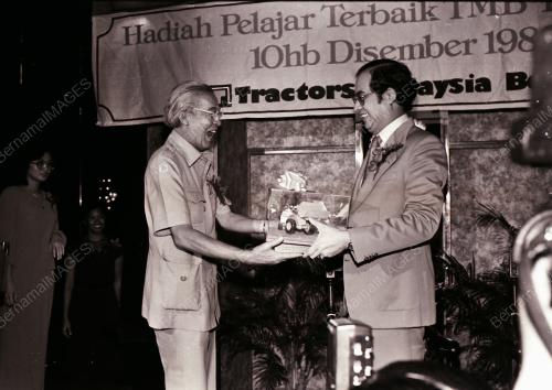 DATUK MOHD NAJIB ABDUL RAZAK
