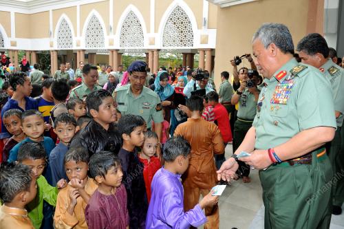 KL10_10122012_MINDEF