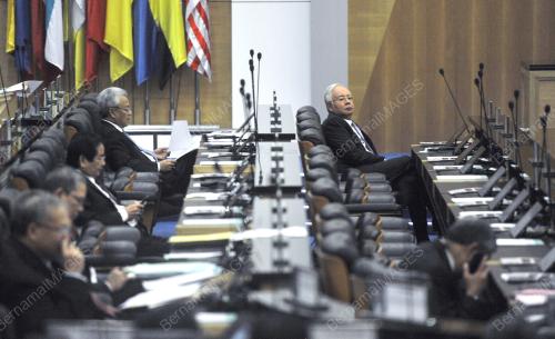 KL10_11032014_PARLIMEN
