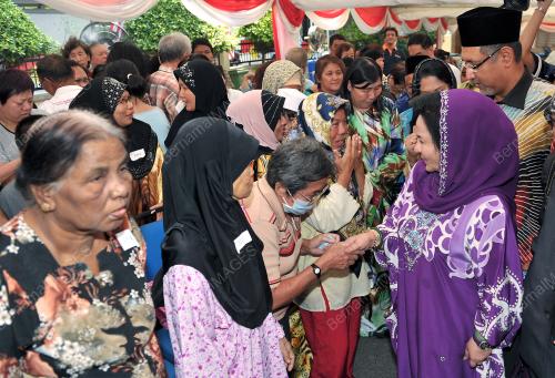 DATIN SERI ROSMAH MANSOR