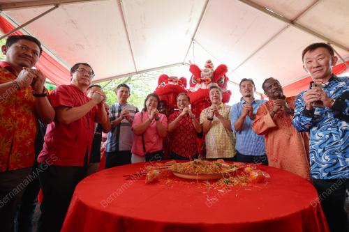 FAHMI FADZIL
