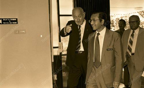 KL10_120390_COMMONWEALTH
