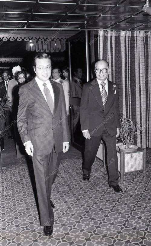 DR. MAHATHIR MOHAMAD