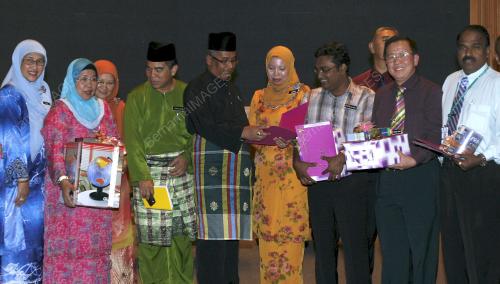 MOHD ADNAN DERAMAN