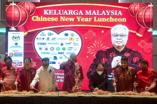 DATUK SERI ISMAIL SABRI YAAKOB