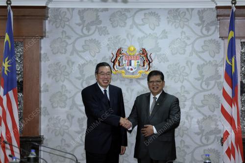 TAN SRI JOHARI ABDUL