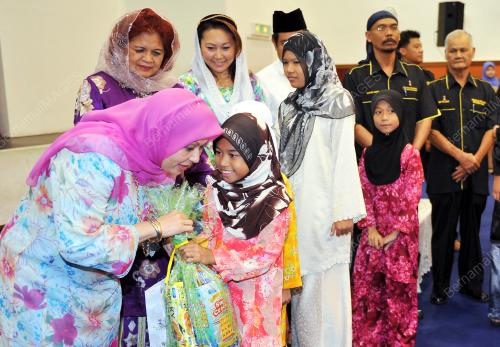 PUAN SRI NOORAINEE ABDUL RAHMAN