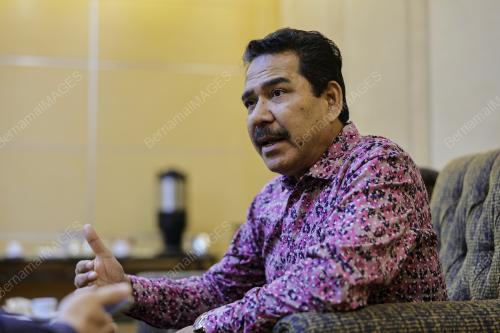 DATUK SERI ABDUL KHANI DAUD