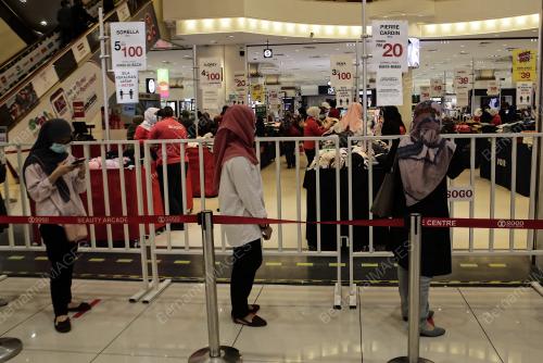 TINJAUAN HUJUNG MINGGU DI PUSAT MEMBELI BELAH