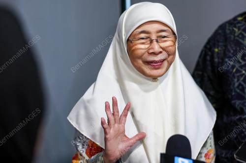 DATUK SERI DR WAN AZIZAH WAN ISMAIL
