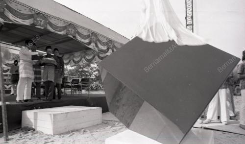MAHATHIR MOHAMAD