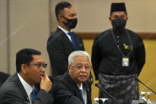 DATUK SERI ISMAIL SABRI YAAKOB