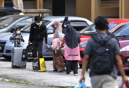 PELAJAR UIAM KEMBALI KE KAMPUS SECARA BERPERINGKAT