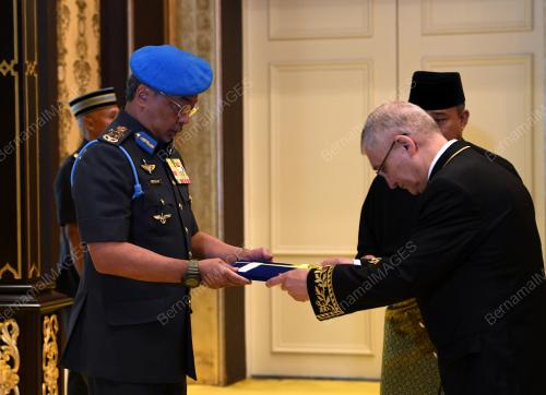 AL-SULTAN ABDULLAH RI'AYATUDDIN AL-MUSTAFA BILLAH SHAH