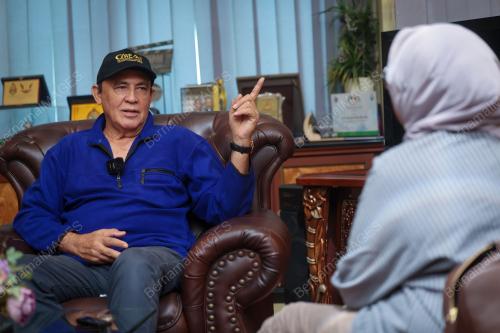 DATUK YUSOF HASLAM