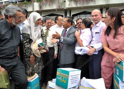 KL10_16122013_BANTAHAN