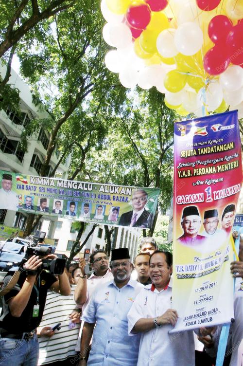 DATUK AHMAD MAZLAN