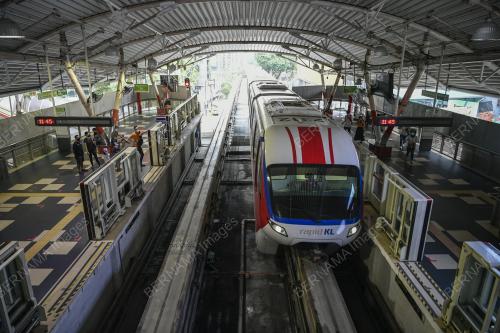 TINJAUAN PENGGUNAAN PENGANGKUTAN AWAM