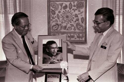 TUN DAIM ZAINUDDIN