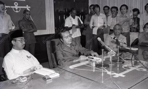 DR. MAHATHIR MOHAMAD