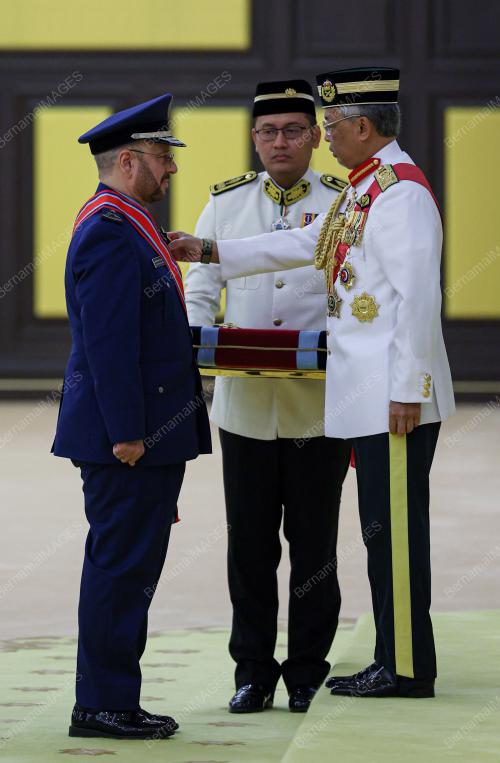 AL-SULTAN ABDULLAH RI'AYATUDDIN AL-MUSTAFA BILLAH SHAH