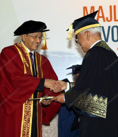 DR MAHATHIR MOHAMAD