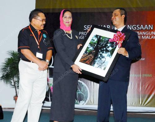 DATUK_AZIYAH_MOHAMED