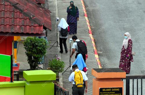 HARI PERTAMA PEMBUKAAN SEKOLAH