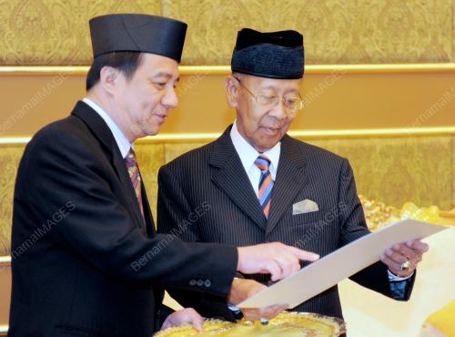 KL10_20022012_AGONG