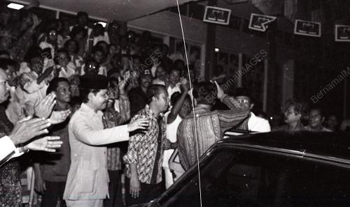 DR. MAHATHIR MOHAMAD