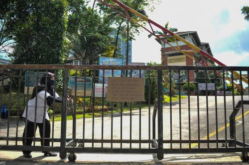 PENUTUPAN SEKOLAH AKIBAT COVID-19