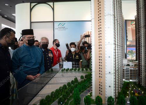 DATUK SERI HISHAMMUDDIN TUN HUSSEIN
