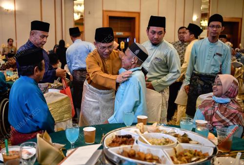 SENATOR DATUK DR NAÃ•IM MOKHTAR