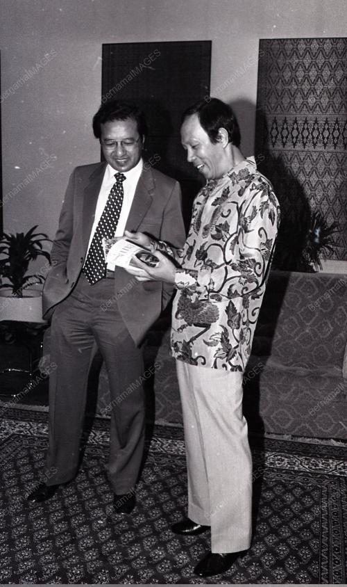 DR. MAHATHIR MOHAMAD