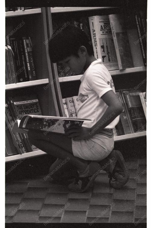 PERTUNJUKAN BUKU