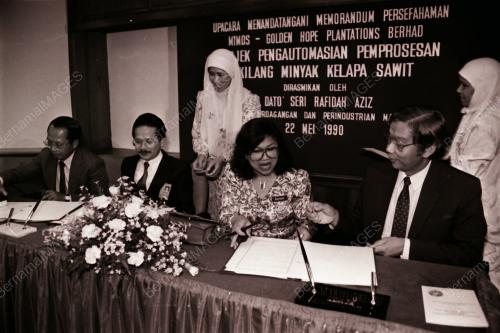 DATO' SERI RAFIDAH AZIZ